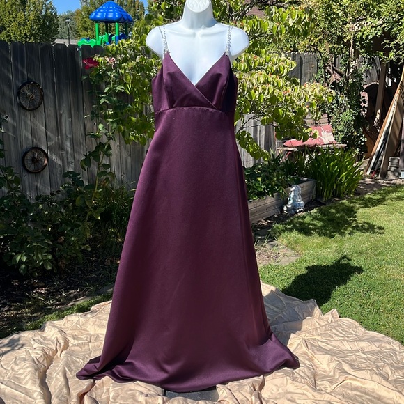 NWOT Jordan Maxi Evening Gown- Purple satin/rhinestone straps/ shawl Sz 6 - Picture 1 of 11